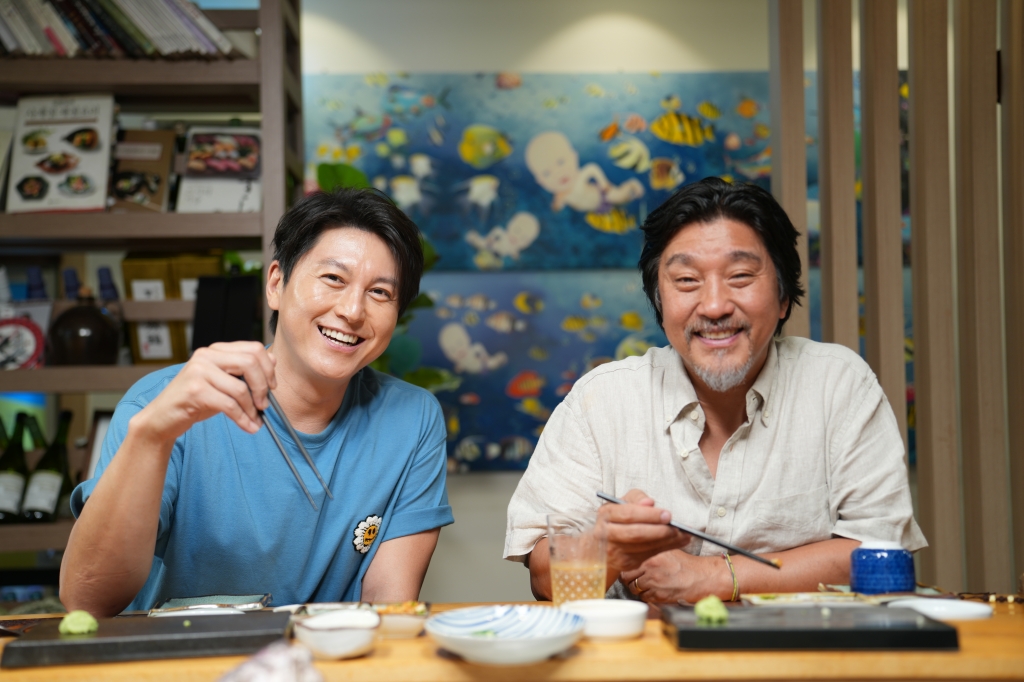 ‘K-푸드 전도사’ 류수영, ‘열두바다’ 넷플릭스 3위…‘사냥개들2’ 이어 글로벌 존...