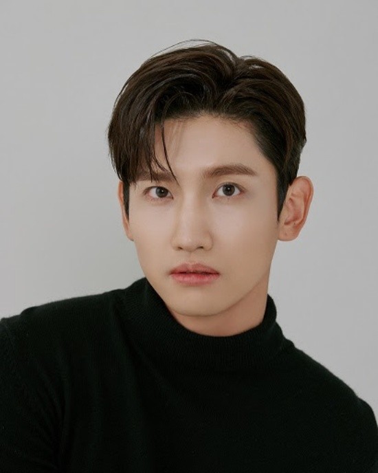 최창민 사진